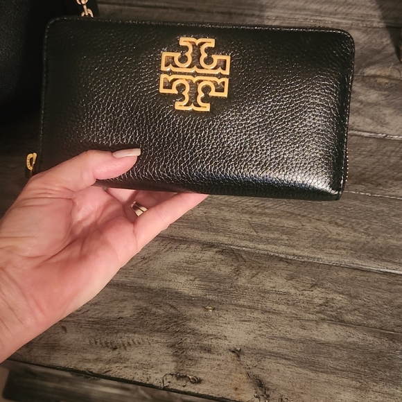 Tory Burch Britten tote with wallet - Picture 16 of 16